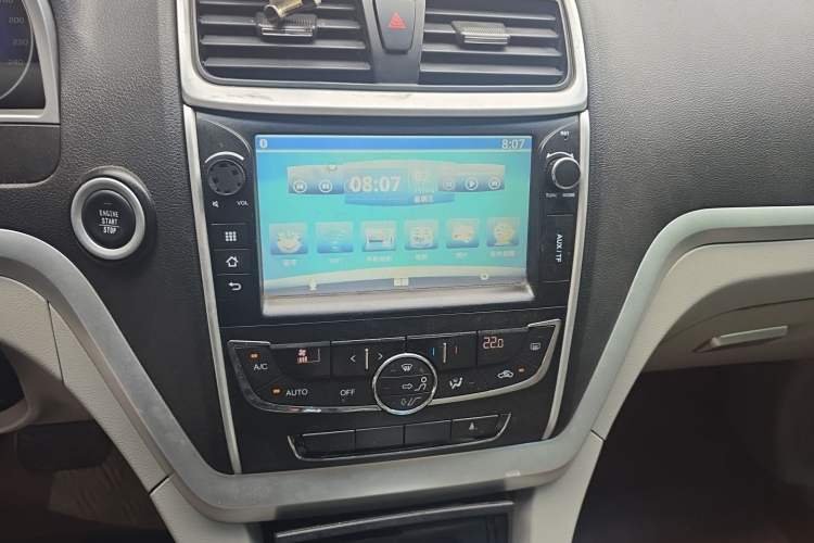 Used Geely Auto Emgrand 2015 Sedan 1.5L CVT Upward Version Audio And AC Panel