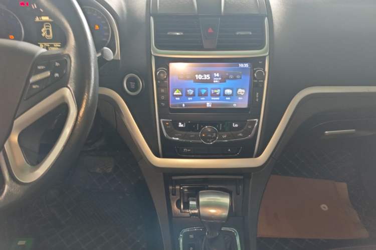 Used Geely Auto Emgrand 2015 Sedan 1.5L CVT Upward Version Audio And AC Panel