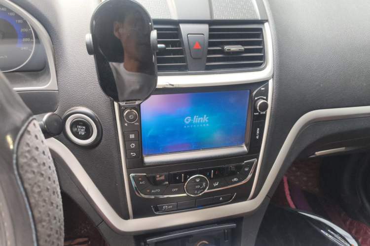 Used Geely Auto Emgrand 2015 Sedan 1.5L CVT Upward Version Audio And AC Panel
