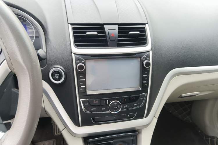 Used Geely Auto Emgrand 2015 Sedan 1.3T CVT Upward Edition Audio And AC Panel