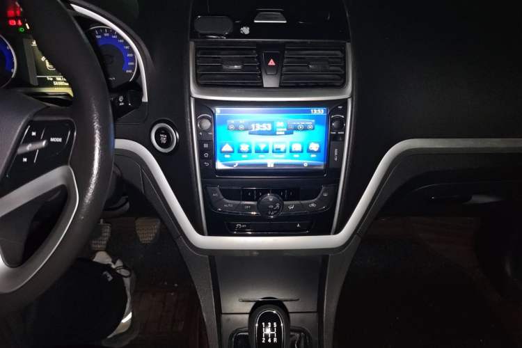 Used Geely Auto Emgrand 2015 Hatchback RS 1.5L Manual - Top Trim Level Audio And AC Panel