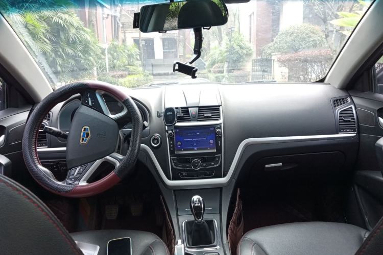 Used Geely Auto Emgrand 2015 Sedan 1.3T Manual Upward Edition Center Console