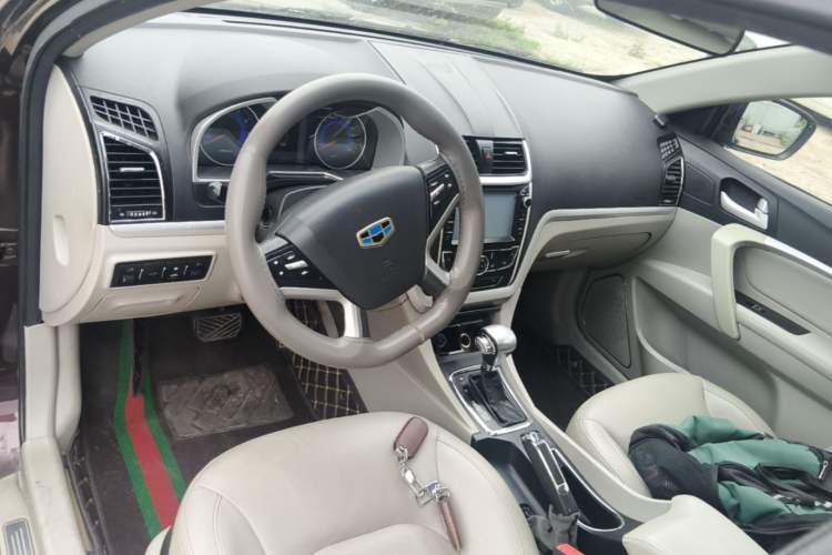 Used Geely Auto Emgrand 2015 Sedan 1.3T CVT Upward Edition Center Console