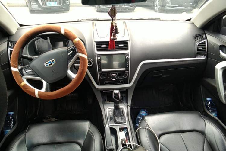 Used Geely Auto Emgrand 2015 Sedan 1.5L CVT Upward Version Center Console