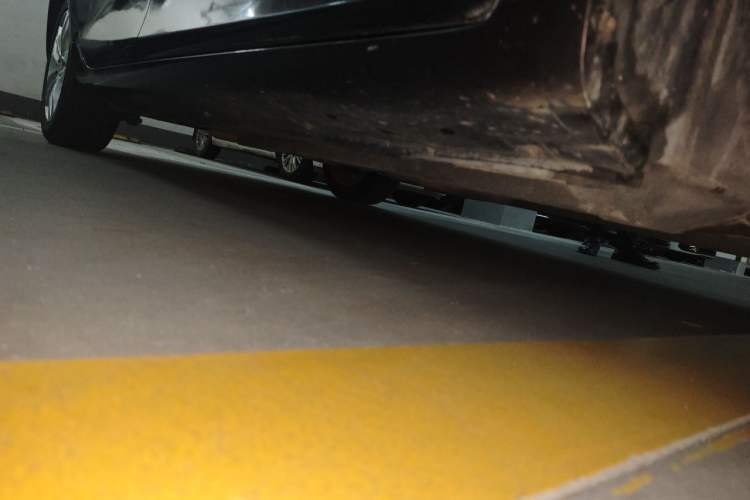 Used Geely Auto Emgrand 2015 Sedan 1.5L Manual - Top Trim Level Chassis Front Right