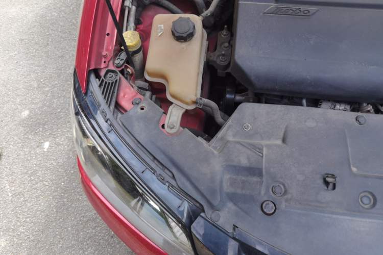 Used Geely Auto Emgrand 2015 Sedan 1.3T CVT Upward Edition Engine Bay Right