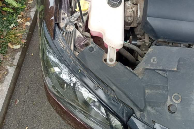 Used Geely Auto Emgrand 2015 Sedan 1.3T Manual Upward Edition Engine Bay Right
