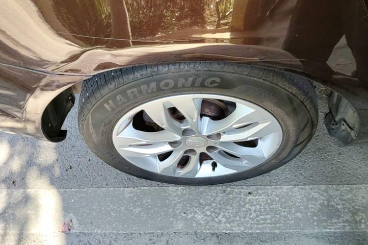 Used Geely Auto Emgrand 2015 Sedan 1.5L Manual - Top Trim Level Exterior 5