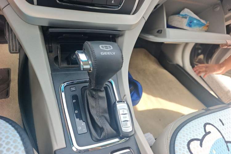 Used Geely Auto Emgrand 2015 Sedan 1.5L CVT Upward Version Gear Lever