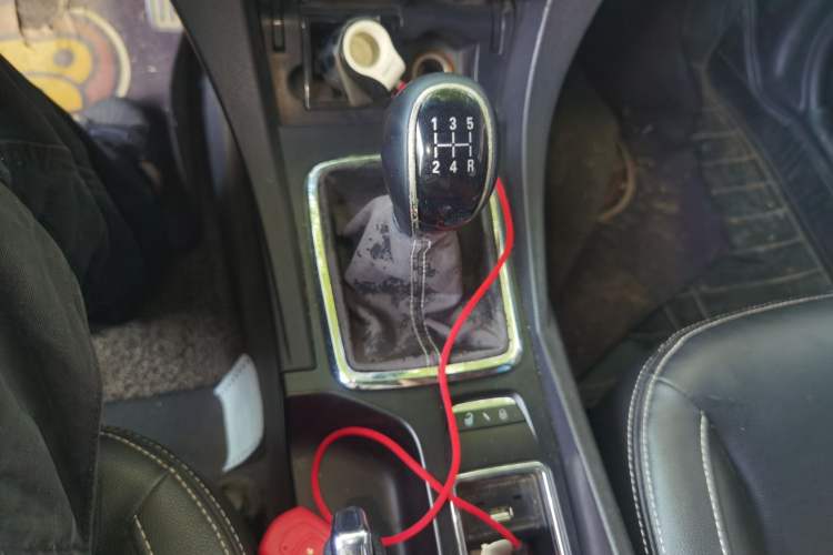Used Geely Auto Emgrand 2015 Hatchback RS 1.5L Manual - Top Trim Level Gear Lever