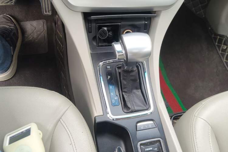 Used Geely Auto Emgrand 2015 Sedan 1.3T CVT Upward Edition Gear Lever