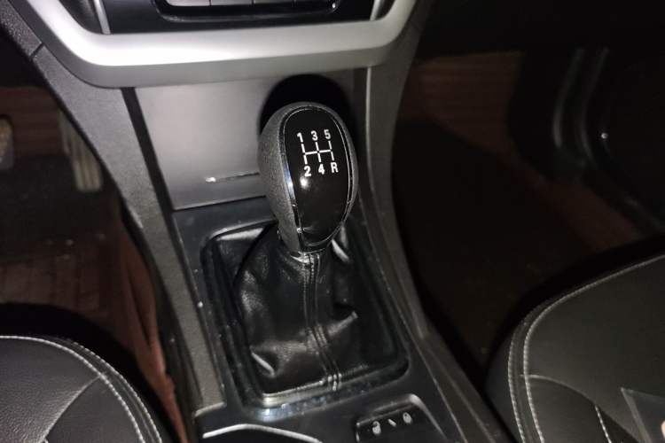 Used Geely Auto Emgrand 2015 Hatchback RS 1.5L Manual - Top Trim Level Gear Lever