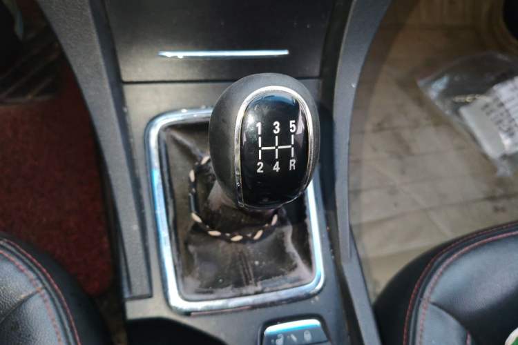 Used Geely Auto Emgrand 2015 Sedan 1.5L Manual - Top Trim Level Gear Lever