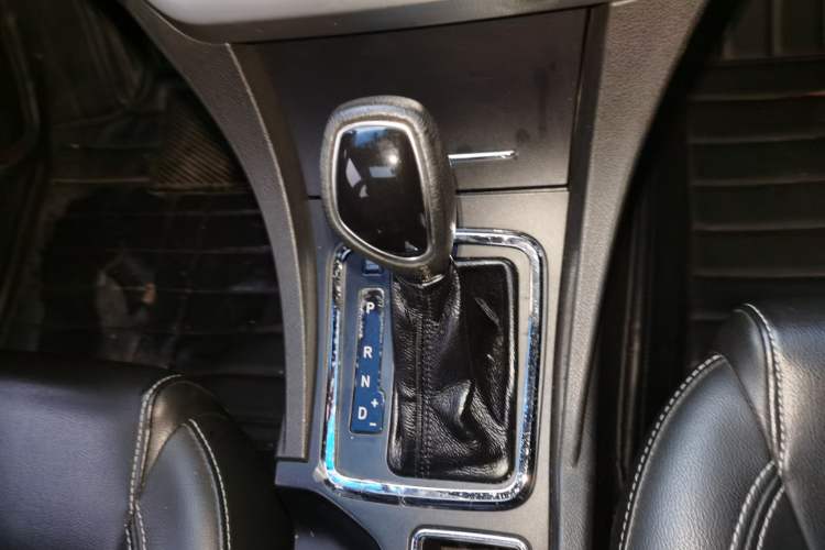 Used Geely Auto Emgrand 2015 Sedan 1.5L CVT Upward Version Gear Lever