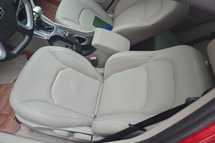 Used Geely Auto Emgrand 2015 Sedan 1.5L CVT Upward Version Left Front Seat