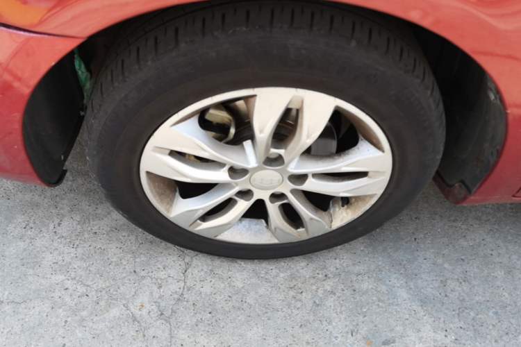 Used Geely Auto Emgrand 2015 Sedan 1.5L Manual - Top Trim Level Left Front Wheel Hub