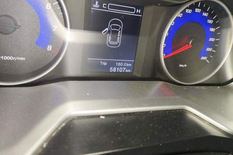 Used Geely Auto Emgrand 2015 Sedan 1.3T Manual Upward Edition Odometer Close Up