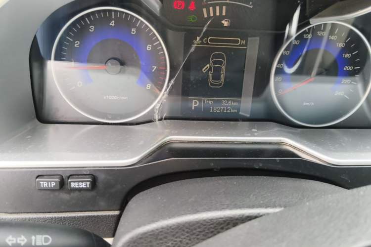 Used Geely Auto Emgrand 2015 Sedan 1.3T CVT Upward Edition Odometer Close Up