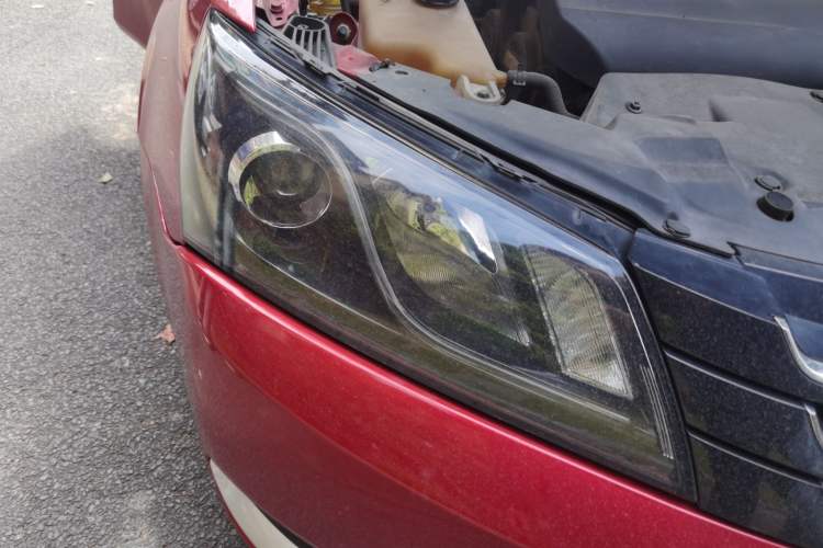 Used Geely Auto Emgrand 2015 Sedan 1.3T CVT Upward Edition Right Front Headlight