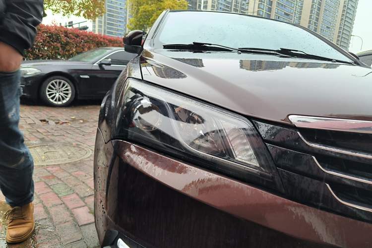 Used Geely Auto Emgrand 2015 Sedan 1.3T Manual Upward Edition Right Front Headlight