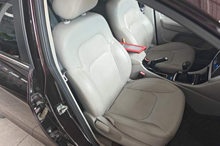 Used Geely Auto Emgrand 2015 Sedan 1.5L Manual - Top Trim Level Right Front Seat
