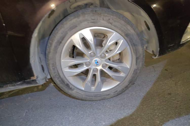 Used Geely Auto Emgrand 2015 Sedan 1.5L Manual - Top Trim Level Right Front Wheel Hub