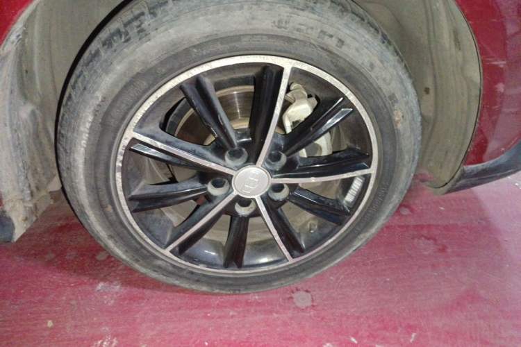 Used Geely Auto Emgrand 2015 Hatchback RS 1.5L Manual - Top Trim Level Right Front Wheel Hub