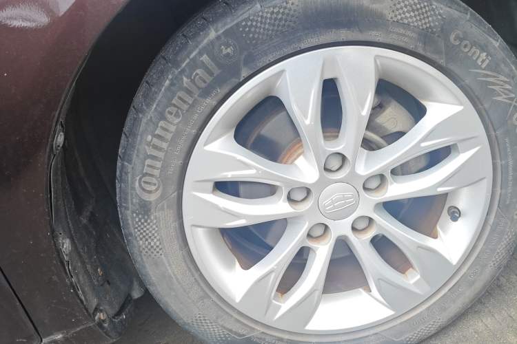 Used Geely Auto Emgrand 2015 Sedan 1.5L Manual - Top Trim Level Right Front Wheel Hub