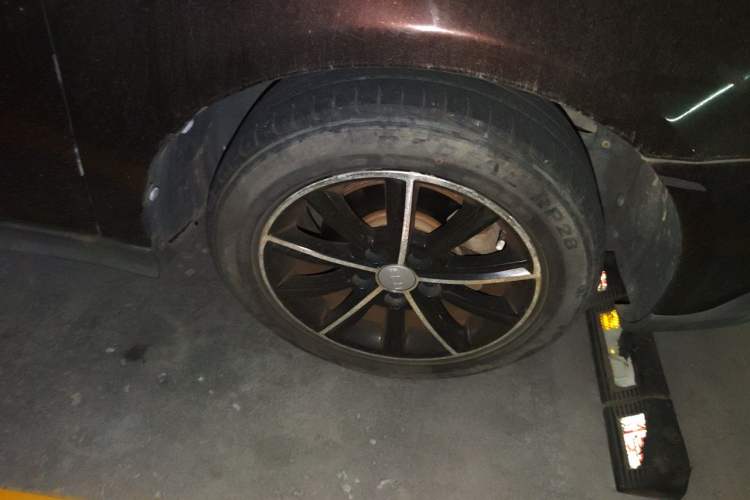Used Geely Auto Emgrand 2015 Hatchback RS 1.5L Manual - Top Trim Level Right Front Wheel Hub