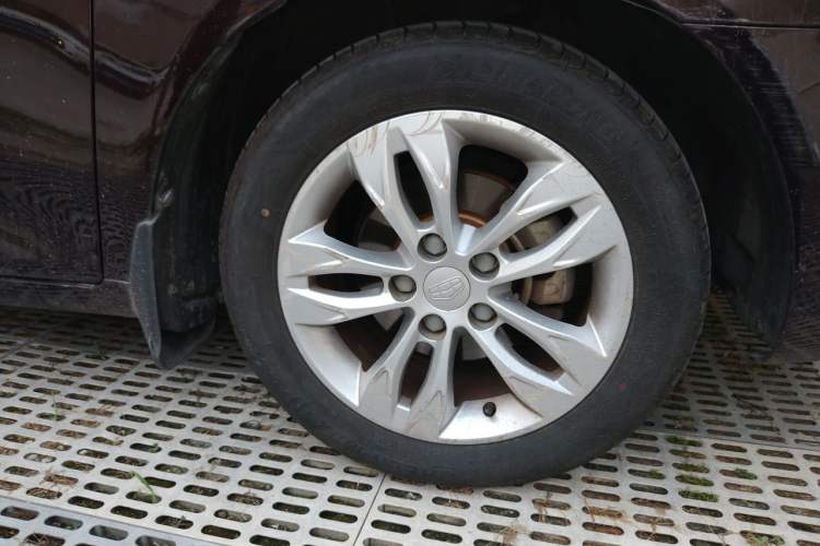 Used Geely Auto Emgrand 2015 Sedan 1.5L Manual - Top Trim Level Right Front Wheel Hub