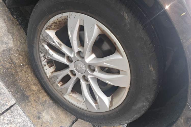 Used Geely Auto Emgrand 2015 Sedan 1.5L Manual - Top Trim Level Right Front Wheel Hub