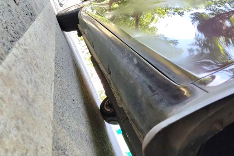 Used Geely Auto Emgrand 2015 Sedan 1.5L Manual - Top Trim Level Right Side Sill