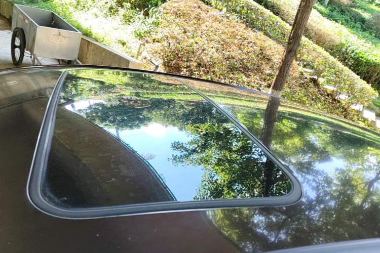 Used Geely Auto Emgrand 2015 Sedan 1.5L Manual - Top Trim Level Roof