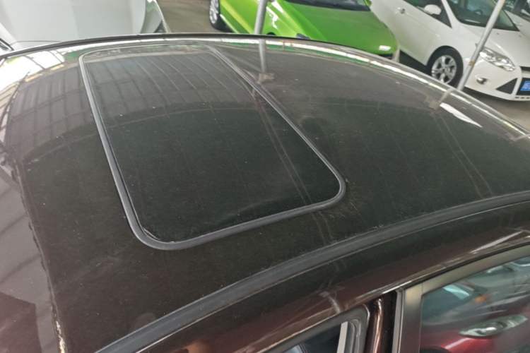 Used Geely Auto Emgrand 2015 Sedan 1.5L CVT Upward Version Roof
