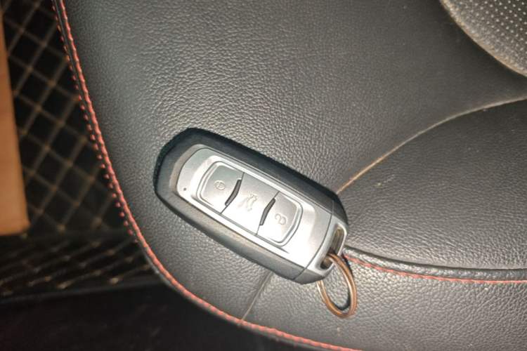 Used Geely Auto Emgrand 2015 Sedan 1.5L CVT Upward Version Vehicle Key