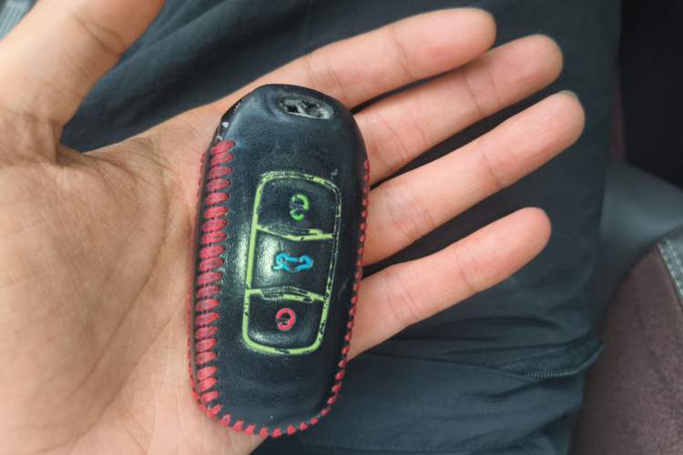 Used Geely Auto Emgrand 2015 Sedan 1.5L CVT Upward Version Vehicle Key