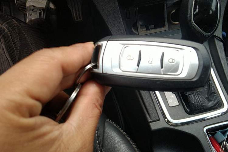 Used Geely Auto Emgrand 2015 Sedan 1.5L CVT Upward Version Vehicle Key