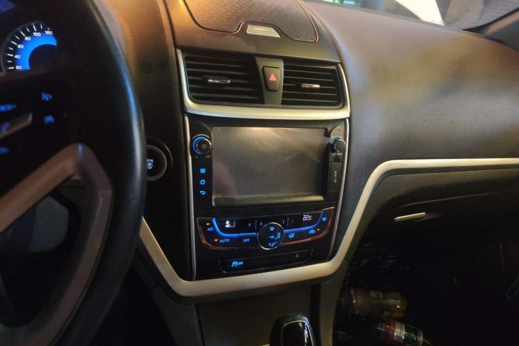 Used Geely Auto Emgrand 2015 Hatchback RS 1.3T CVT Top-Tier Version Audio And AC Panel
