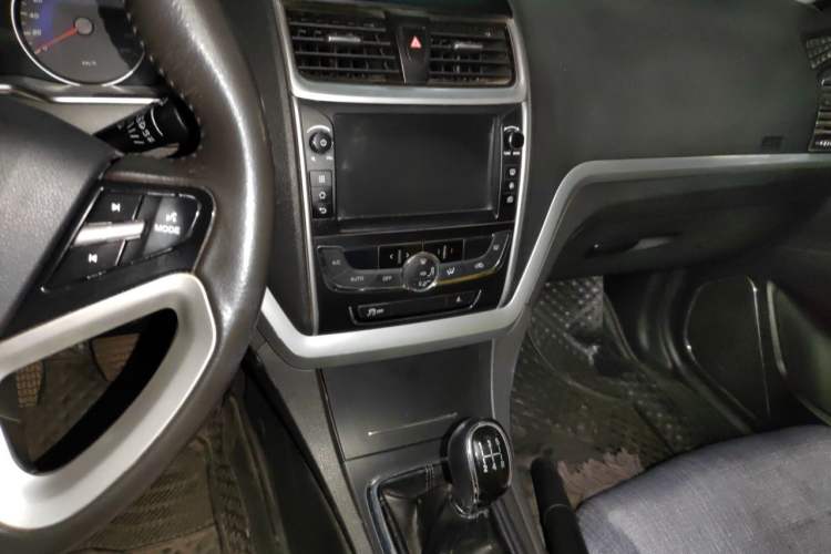 Used Geely Auto Emgrand 2015 Sedan 1.5L Manual - Top Trim Level Audio And AC Panel