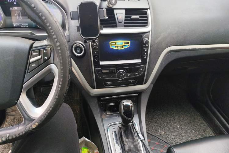 Used Geely Auto Emgrand 2015 Sedan 1.3T CVT Upward Edition Audio And AC Panel