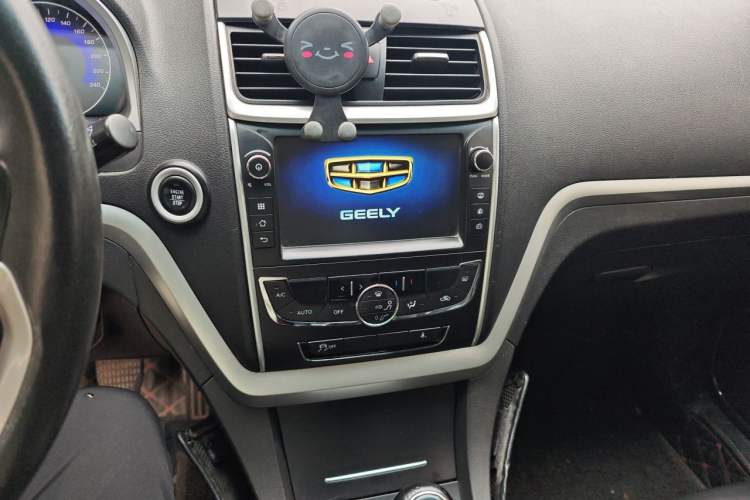 Used Geely Auto Emgrand 2015 Sedan 1.5L Manual - Top Trim Level Audio And AC Panel