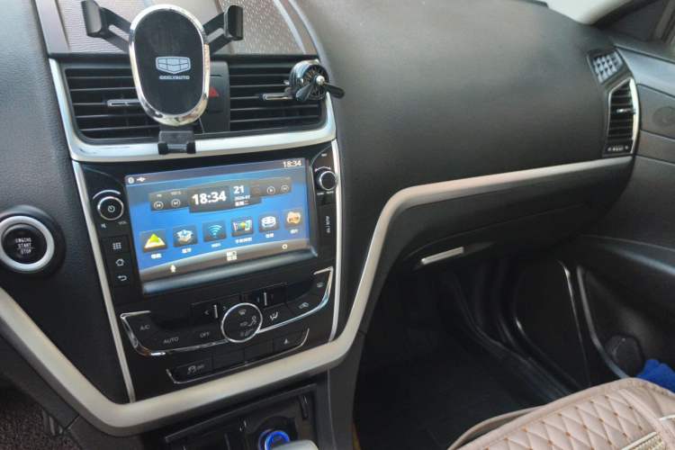Used Geely Auto Emgrand 2015 Sedan 1.5L CVT Upward Version Audio And AC Panel