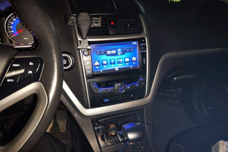 Used Geely Auto Emgrand 2015 Sedan 1.5L CVT Upward Version Audio And AC Panel