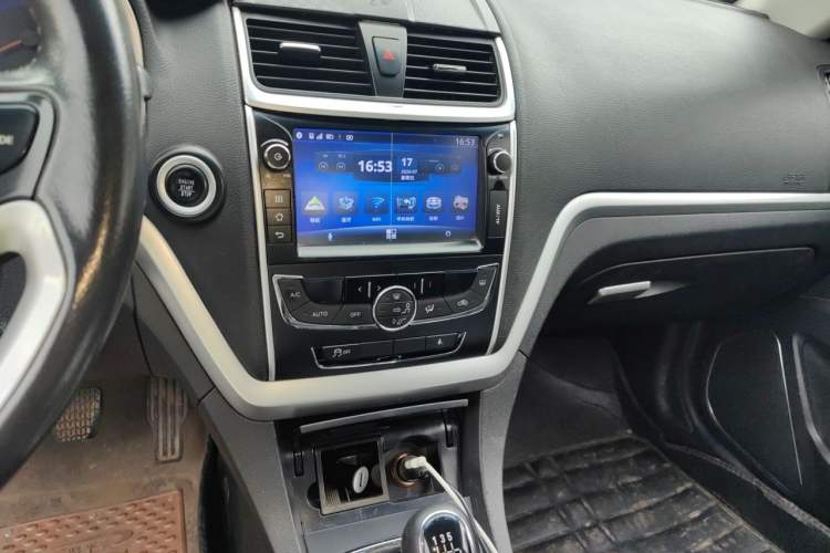 Used Geely Auto Emgrand 2015 Sedan 1.3T Manual Upward Edition Audio And AC Panel
