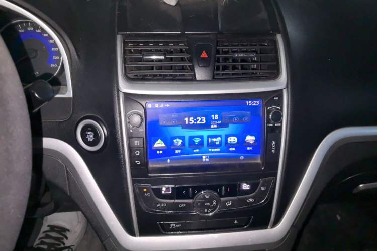 Used Geely Auto Emgrand 2015 Sedan 1.3T CVT Upward Edition Audio And AC Panel