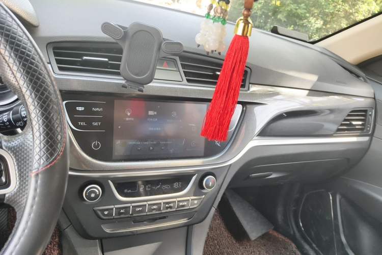 Used Geely Auto Emgrand 2015 Hatchback RS 1.5L Manual - Top Trim Level Audio And AC Panel