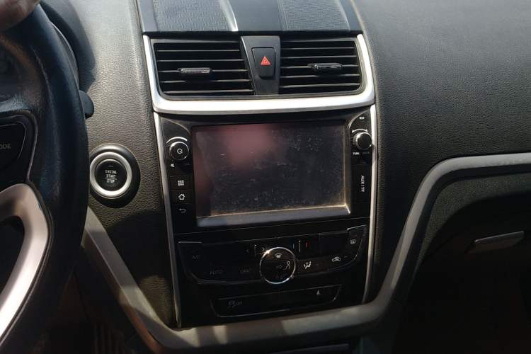 Used Geely Auto Emgrand 2015 Sedan 1.5L Manual - Top Trim Level Audio And AC Panel