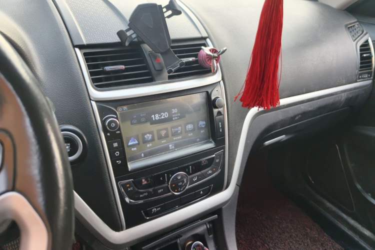 Used Geely Auto Emgrand 2015 Sedan 1.5L Manual - Top Trim Level Audio And AC Panel