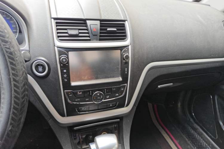Used Geely Auto Emgrand 2015 Sedan 1.5L CVT Upward Version Audio And AC Panel