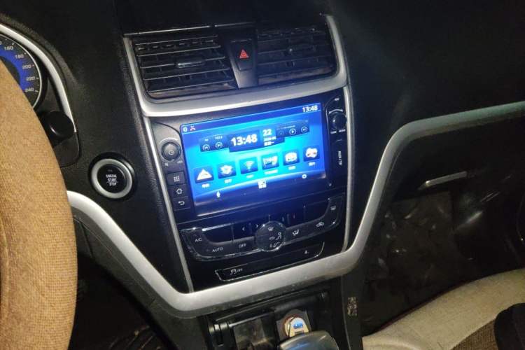 Used Geely Auto Emgrand 2015 Sedan 1.5L CVT Upward Version Audio And AC Panel